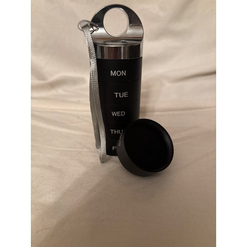 Stackable Weekly Pill Organizer Secret Stash Portable Design Keychain - Picture 5 of 9